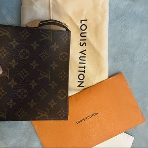 Louis Vuitton Toiletry 19